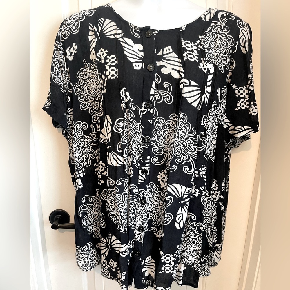 Roaman’s Pintuck Flowers and Butterflies Button Down Tunic size 20